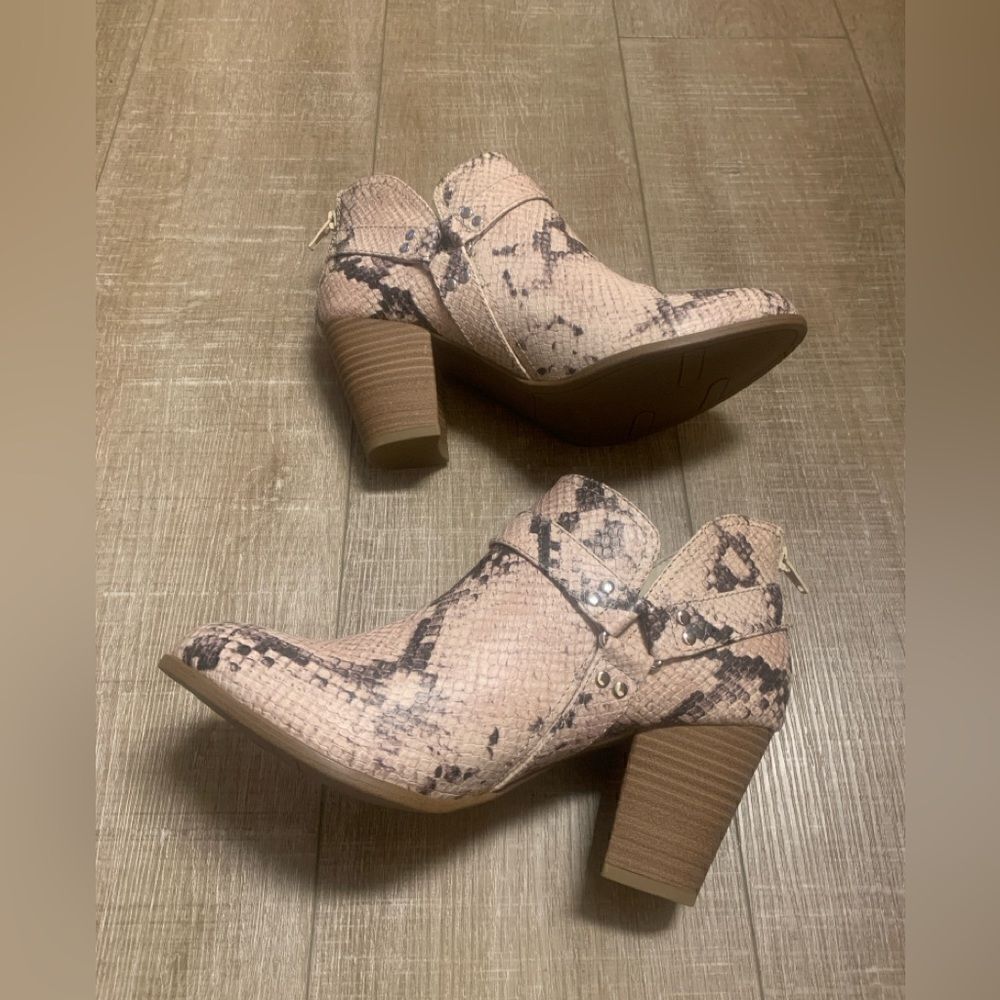 Fergalicious by fergie snake skin print booties brand new